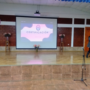 Realizamos una ceremonia para entregar diplomas a nuestros/as asistentes de la educación